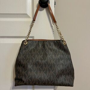 Michael Kors Jet Set Chain Tote Bag